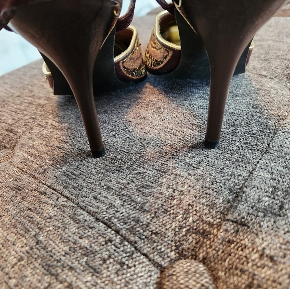 Splash brand sexy beaded pumps..New without box. Size 8 - Picture 4 of 5